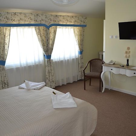 Vip Motel Restaurant Хацег Экстерьер фото