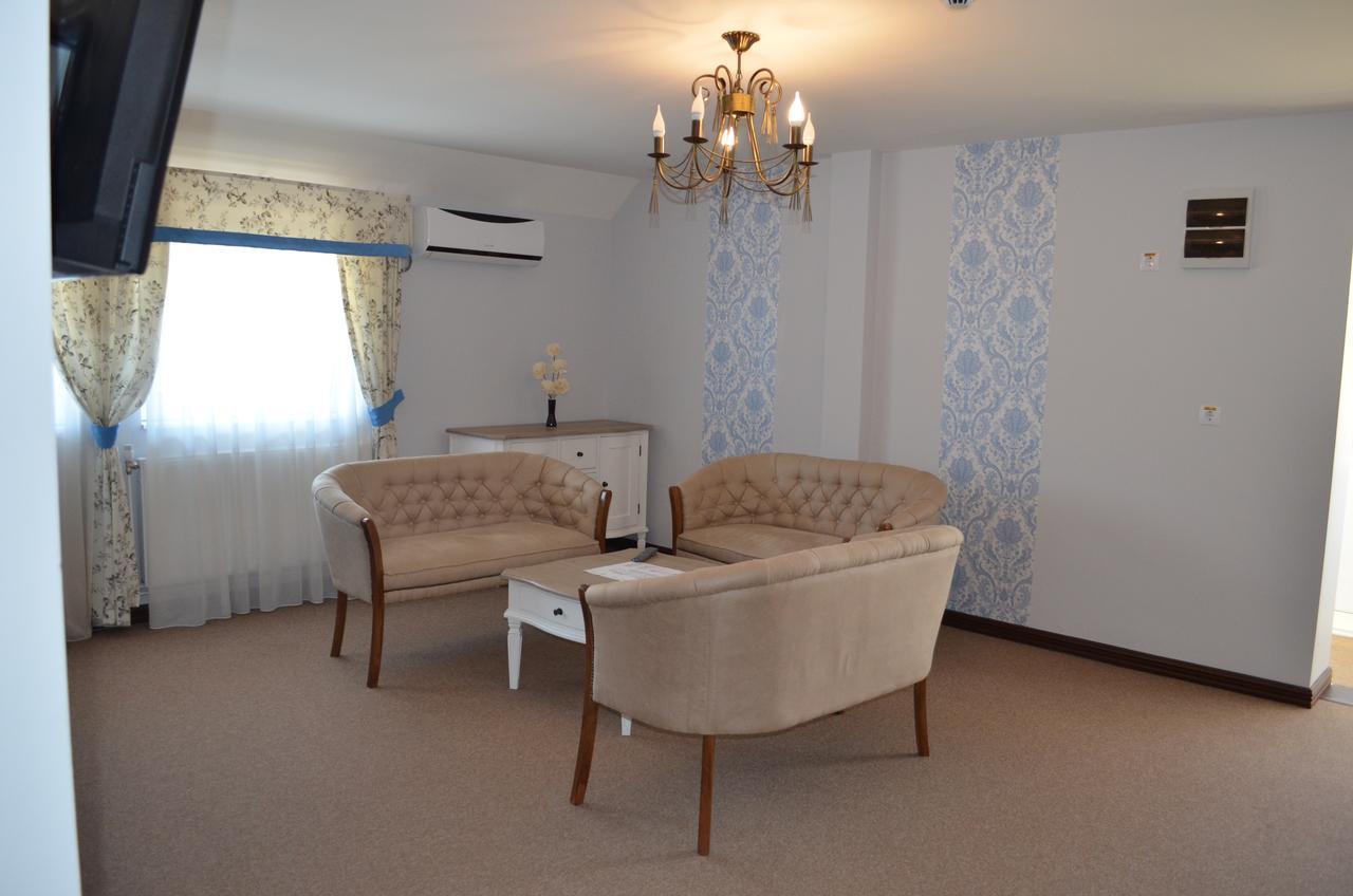 Vip Motel Restaurant Хацег Экстерьер фото