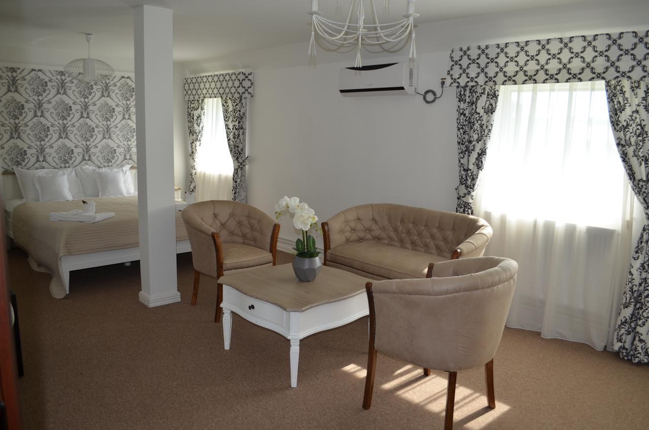 Vip Motel Restaurant Хацег Экстерьер фото