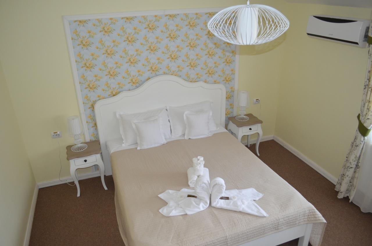 Vip Motel Restaurant Хацег Экстерьер фото