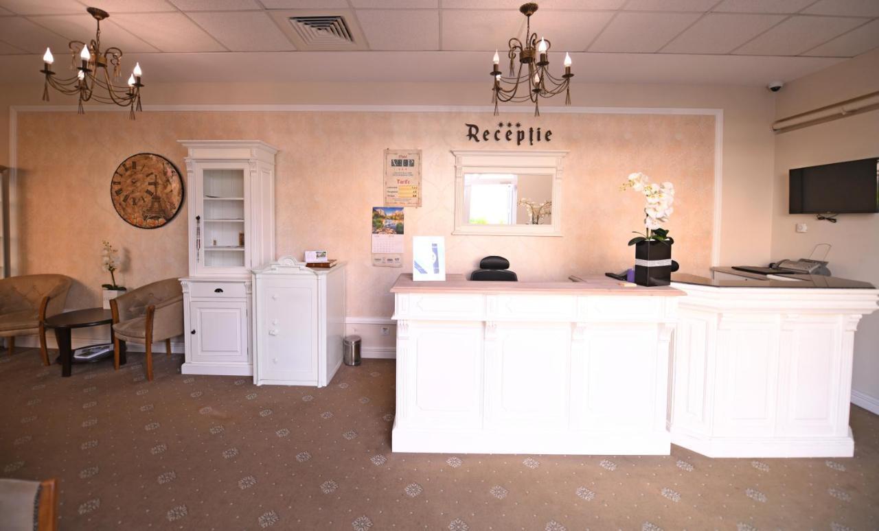 Vip Motel Restaurant Хацег Экстерьер фото