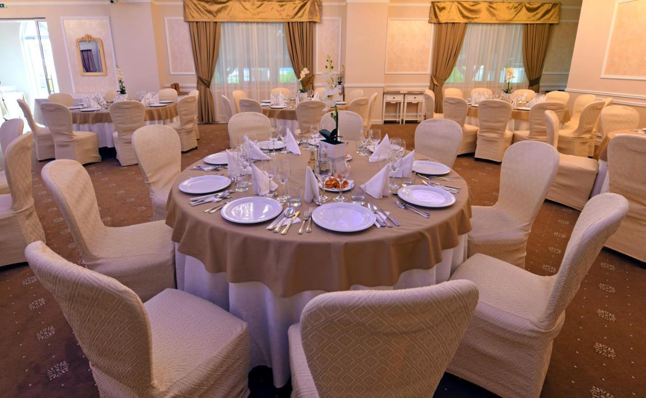 Vip Motel Restaurant Хацег Экстерьер фото